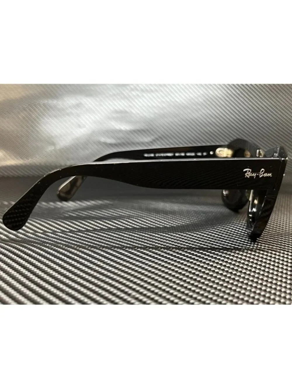 New Ray Ban Men  Black Sunglasses  49- 20- 145